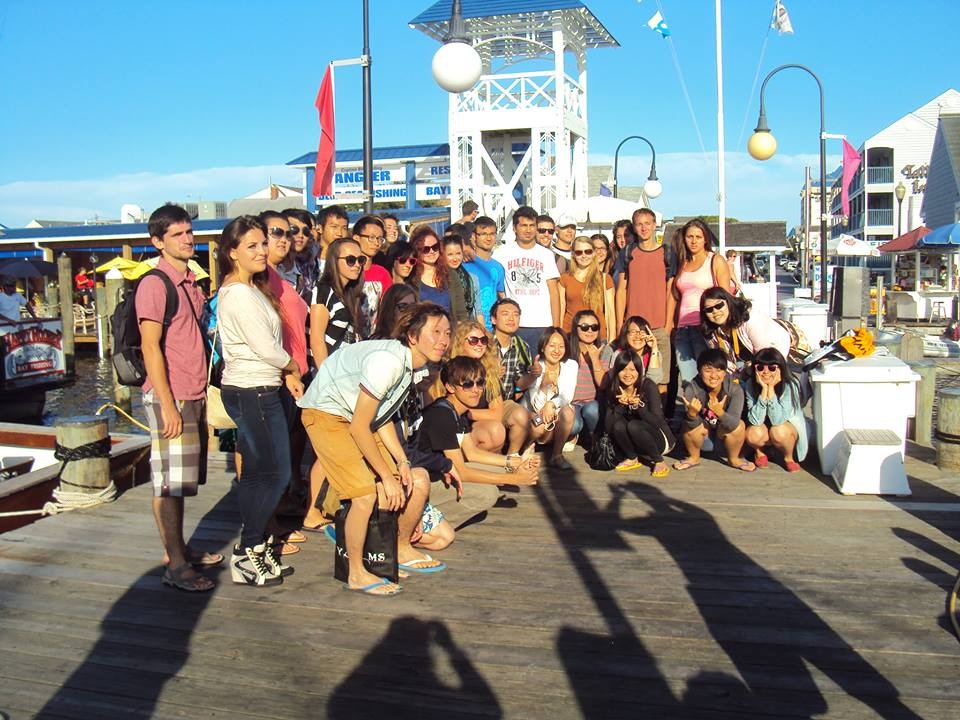 2010级商务英语李贺(前中)在美国